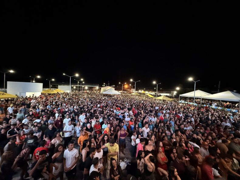Multidão celebra os 26 anos de Aroeiras do Itaim com shows de Amado Batista, Forró Sacode, Ana Luísa e Isaias Forrozeiro