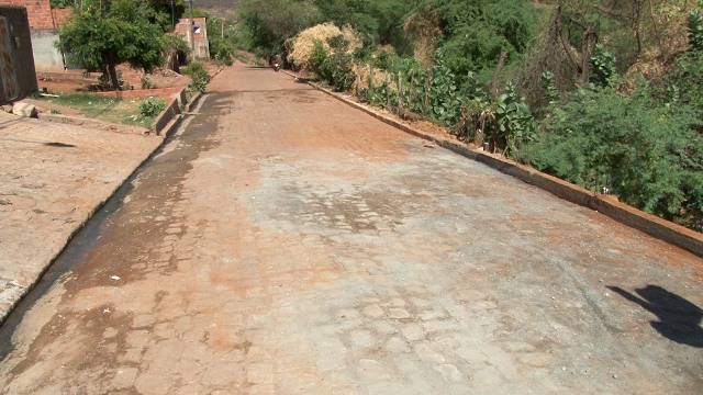 Prefeitura de Picos recupera paredão na Morada do Sol