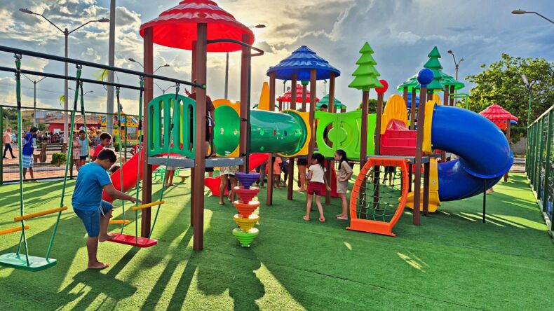 Prefeito Erivaldo Lopes inaugura Parquinho Infantil no bairro Jardim Lavina em Santo Antônio de Lisboa