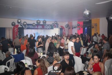 Festa dos Anos 80 anima noite de Picos no Picoense Clube; Veja fotos