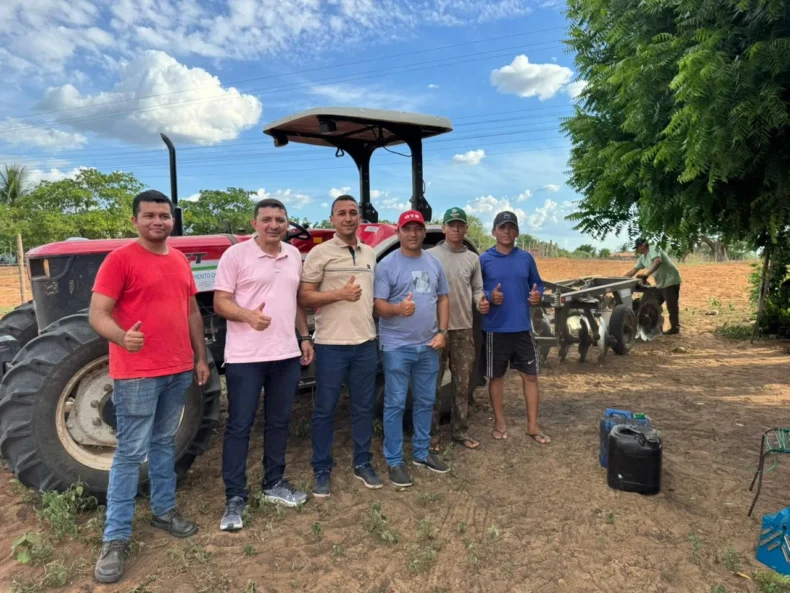 Prefeito Marciano Macedo visita obras, escolas e acompanha aração de terras em Aroeiras do Itaim