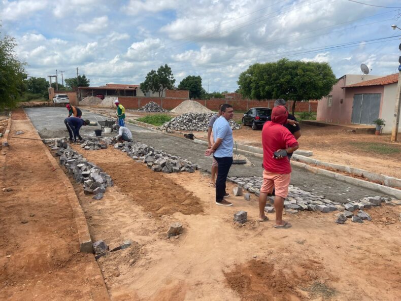 Prefeitura de Aroeiras do Itaim avança em obras estruturantes e reforça parcerias institucionais