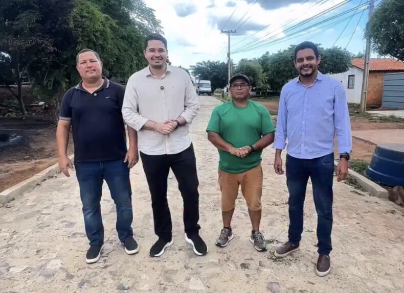Prefeito Dr. Abimael Lima entrega 2.750 metros quadrados de calçamento na Serra dos Pinheiros