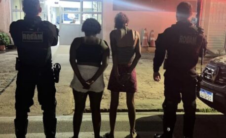 Duas mulheres com mandados por tráfico e furto são presas pela ROCAM em Picos