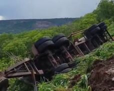 Ladeira de Fátima é cenário de mais um acidente com carreta