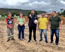 Prefeito Dr. Abimael Lima anuncia construção da Areninha no povoado Buriti Grande em Dom Expedito Lopes