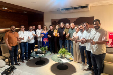 Reunião de emedebistas rompe acordo com PSD e anuncia chapa do MDB