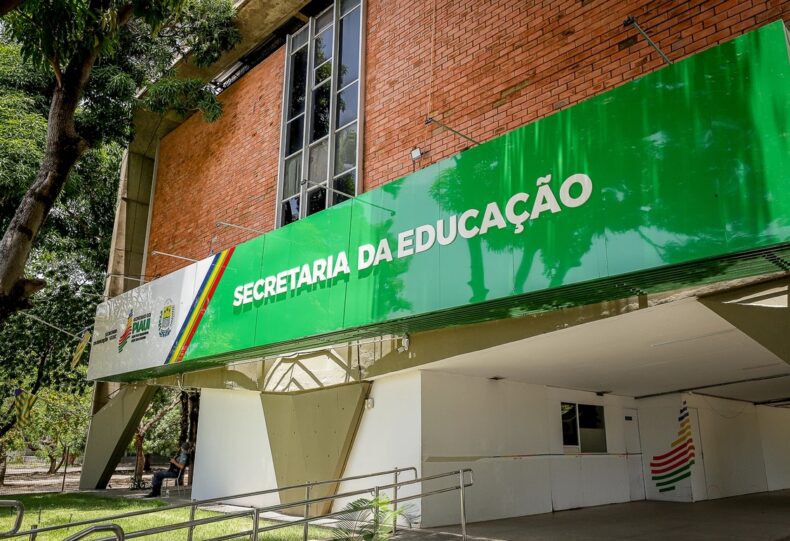 Seduc convoca mais de mil profissionais para reforçar ensino integral