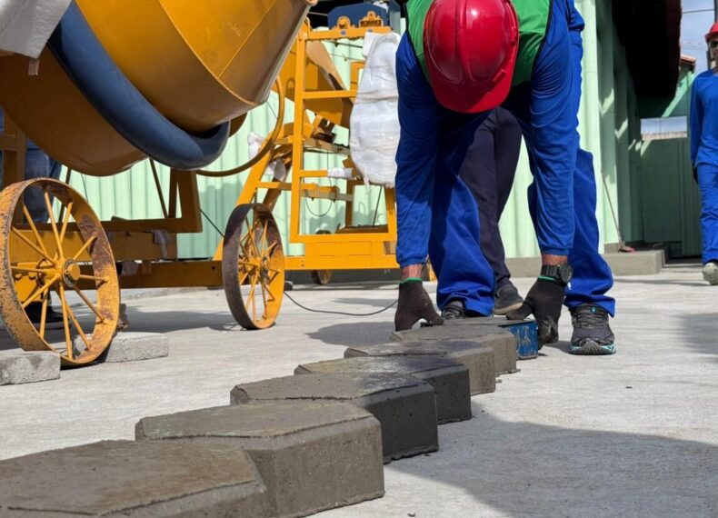 Governo inaugura fábrica de blocos na Penitenciária de Picos