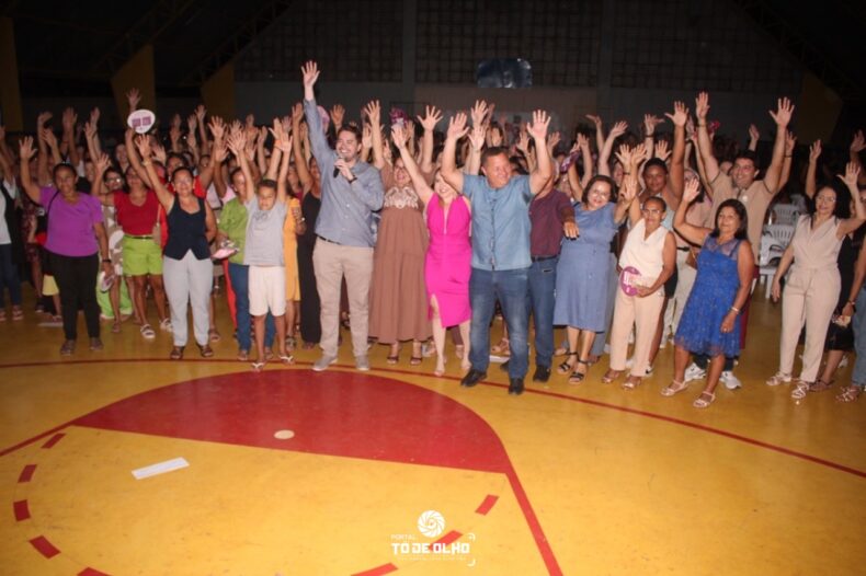 Em noite especial, centenas de mulheres celebram o Dia da Mulher em Dom Expedito Lopes