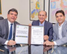 Rafael assina ordem de serviço para pavimentação em Picos