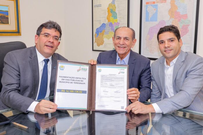 Rafael assina ordem de serviço para pavimentação em Picos