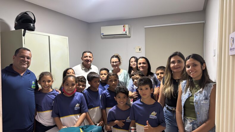 Escola Municipal São José realiza visita à Prefeitura de Aroeiras do Itaim