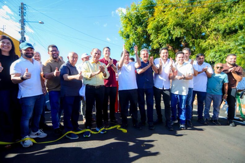 Governador Rafael Fonteles e prefeito Dr. Abimael Lima inauguram novas ruas asfaltadas e confirmam reforma do Estádio Osvaldão em Dom Expedito Lopes