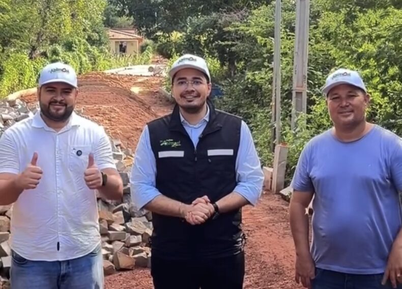 Gestão Dr. Abimael Lima amplia infraestrutura com nova obra de calçamento na Baixa Grande
