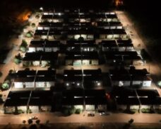 Prefeitura de Picos moderniza iluminação pública nos conjuntos Antonieta Araújo e Lousinho Monteiro com lâmpadas de LED