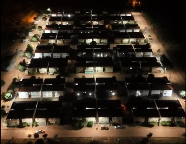 Prefeitura de Picos moderniza iluminação pública nos conjuntos Antonieta Araújo e Lousinho Monteiro com lâmpadas de LED
