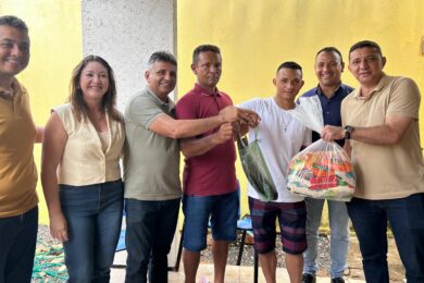 Prefeitura de Aroeiras do Itaim realiza entrega de peixes e cestas básicas para famílias na Semana Santa