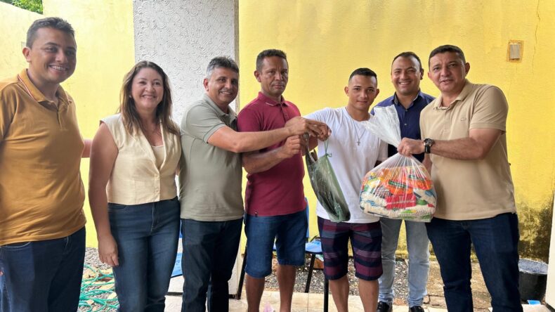 Prefeitura de Aroeiras do Itaim realiza entrega de peixes e cestas básicas para famílias na Semana Santa