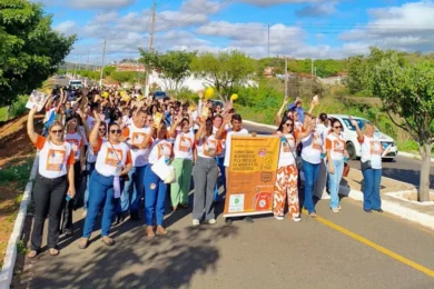 Dom Expedito Lopes realiza caminhada do Maio Laranja em defesa das crianças e adolescentes