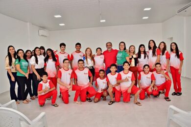 Prefeitura de Santo Antônio de Lisboa realiza entrega de novos fardamentos escolares para alunos da rede municipal