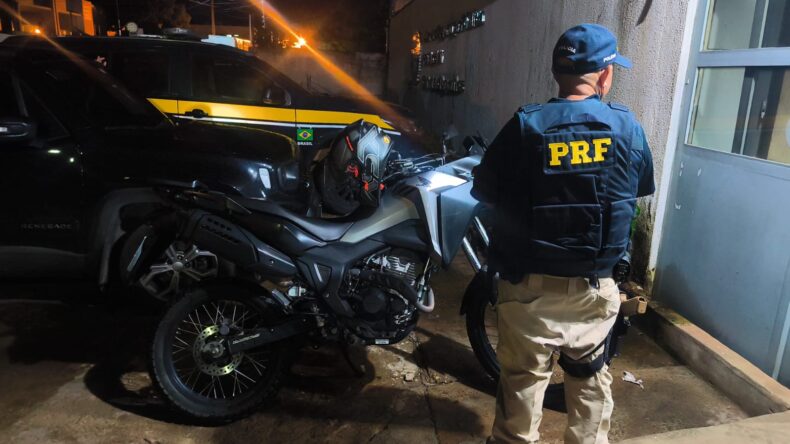 PRF apreende moto adulterada na BR-316 em Picos