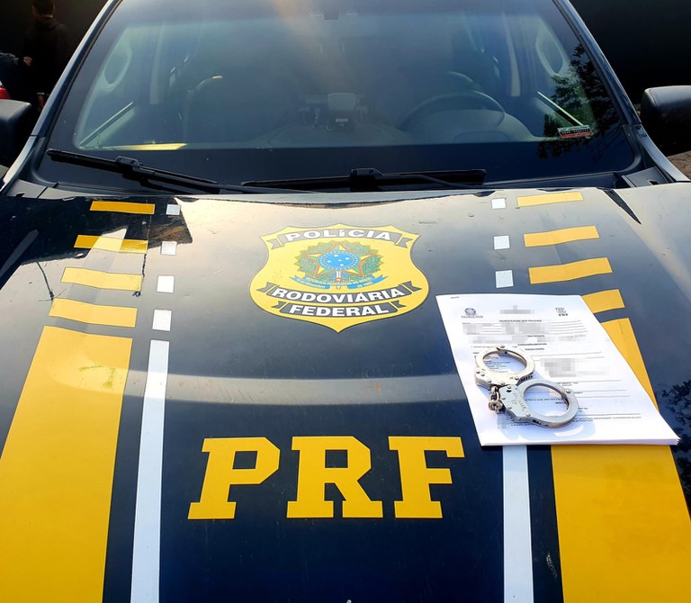 PRF flagra condutor com documento falso em Picos