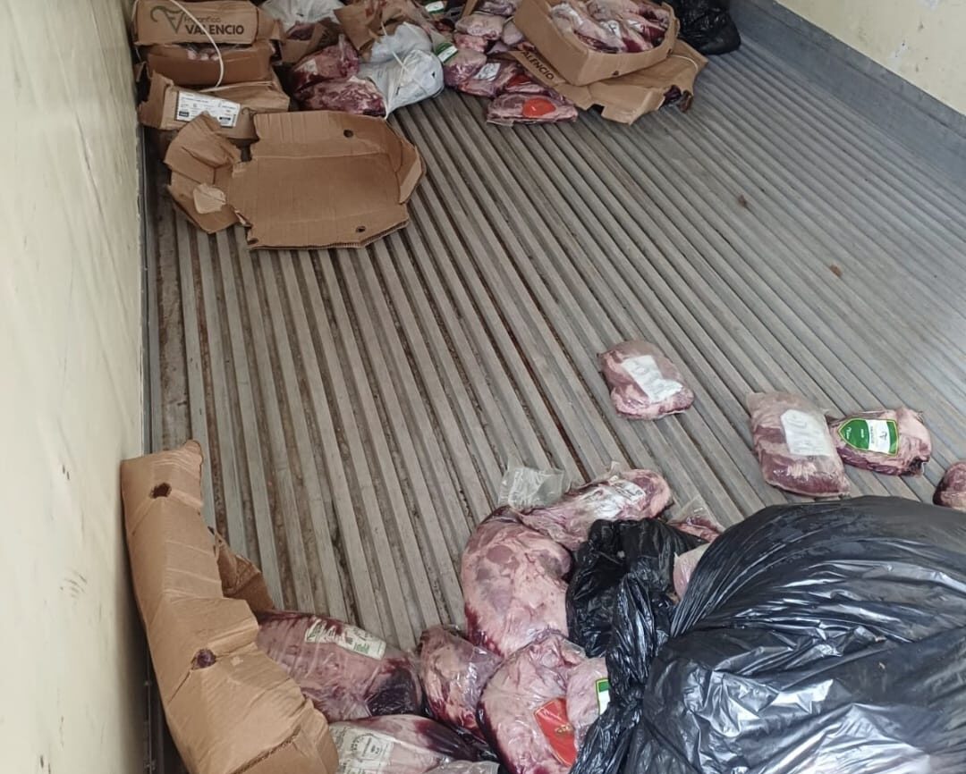 PRF apreende carne vencida durante fiscalização na BR-316