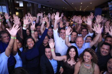 Ciro reúne prefeitos e reafirma pré-candidatura ao Senado