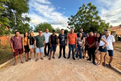 Severo acompanha obras de calçamento na zona rural de Picos
