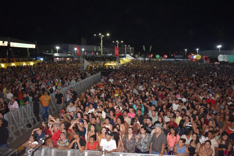 Multidão prestigia abertura do Picos Cidade Junina e evento se consagra como o maior São João do Piauí
