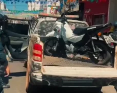 PM recupera moto e conduz dupla suspeita à delegacia de Picos