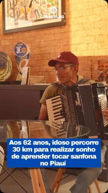 Aos 62 anos, o agricultor Leivino, morador da comunidade Serra, em Betânia do Piauí, tem dado um exemplo de determinação ao percorrer mais de 30 quilômetros todas as semanas para participar das aulas de sanfona oferecidas pelo Instituto Novo Sertão.

Apaixonado pelo instrumento, ele sonha em aprender a tocar para animar os encontros em família e, principalmente, dividir o palco com o filho, o cantor Marcelo Batista. “Meu sonho é tocar pelo menos uma ou duas músicas com ele, enquanto ele canta”, contou.

A história de Leivino mostra que nunca é tarde para aprender e reforça a importância de projetos que promovem cultura, inclusão e a realização de sonhos por meio da música.

Vídeo reproduzido de @novo_sertao @ovandeilson_ 

Siga: @portaltodeolho