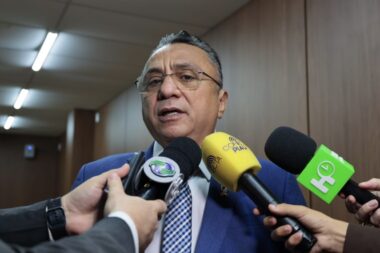 PT confirma chapa majoritária e fecha segunda suplência de Júlio César ao Senado