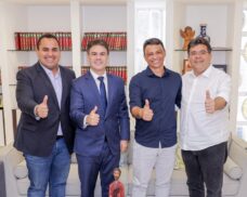 Severo leva ao governador demandas de Morro Cabeça no Tempo