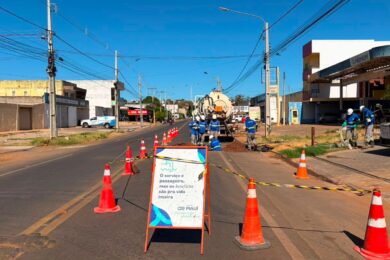 Intervenção no esgoto interdita parcialmente avenida de Picos