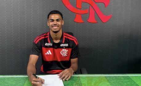 Jovem de Santa Cruz do Piauí assina contrato profissional com o Flamengo