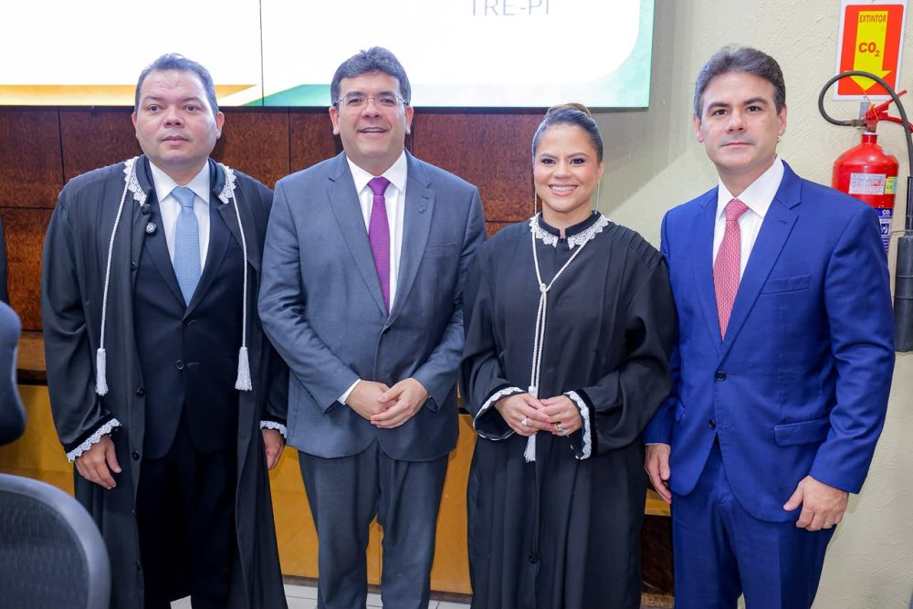 Severo Eulálio prestigia posse de novos juízes do TRE-PI