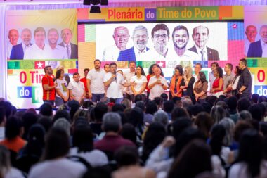 Base de Rafael Fonteles apresenta avanços da Educação e propostas para os próximos quatro anos durante plenária
