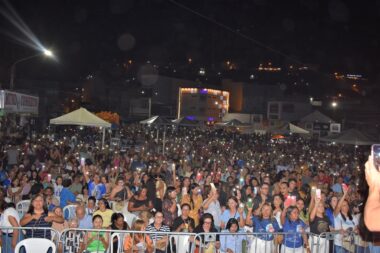 Fé que reúne multidões: Picos Cidade de Fé leva milhares ao pátio da Catedral; veja fotos!