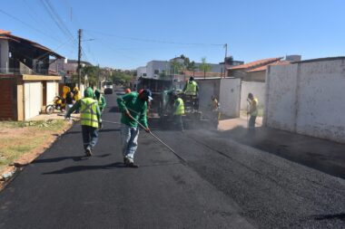 Ruas do bairro Passagem das Pedras são contempladas na nova etapa da obra de asfaltamento