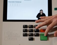 Começam campanha nas ruas e propaganda virtual
