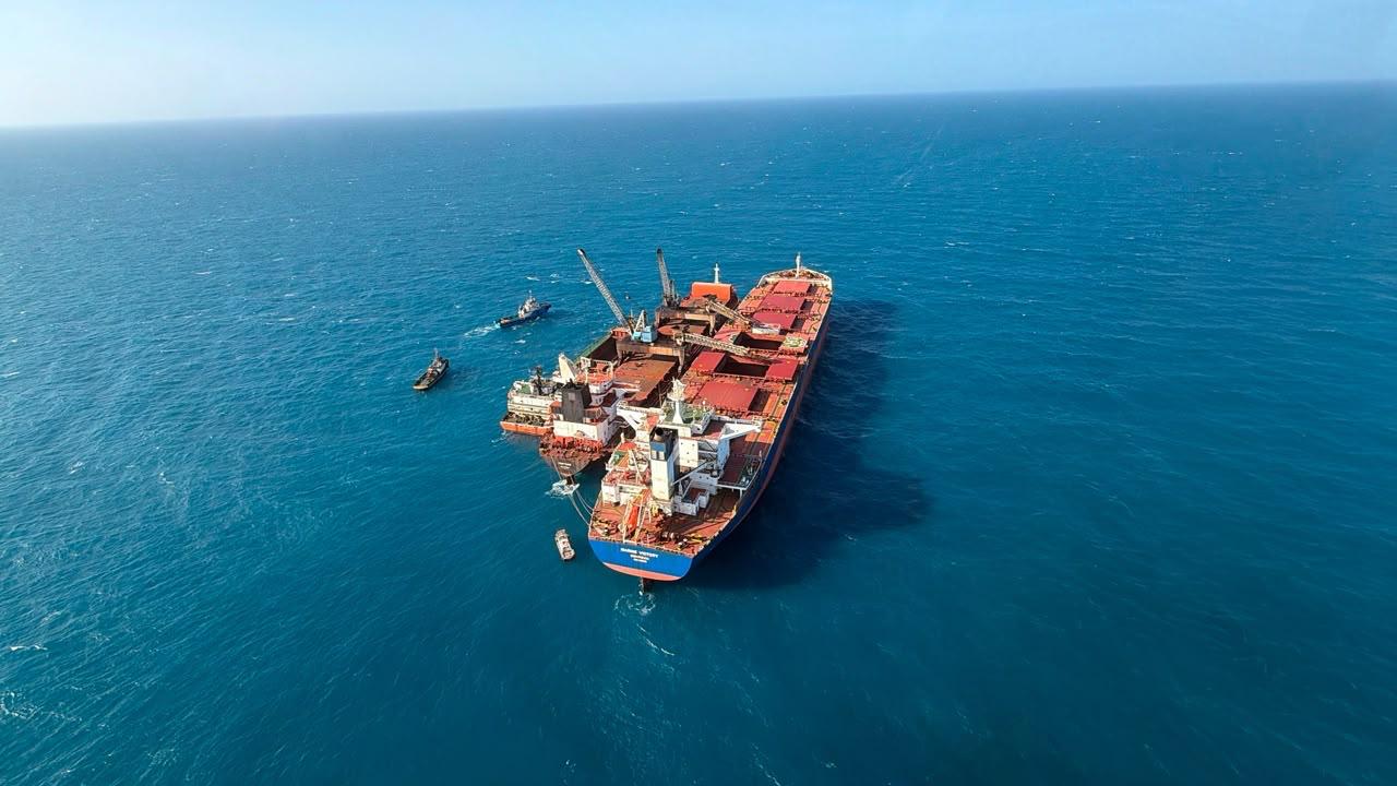 Porto inicia operação de transbordo offshore para exportar minério