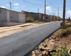 Asfaltamento avança e chega pela 1ª vez ao Loteamento Sá Urtiga, em Picos