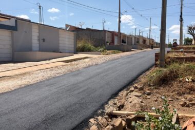 Asfaltamento avança e chega pela 1ª vez ao Loteamento Sá Urtiga, em Picos